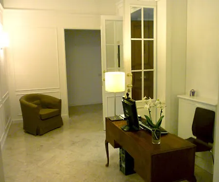Hotel Canada *