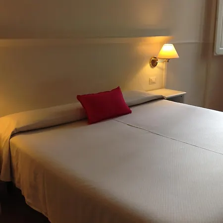 Hotel Canada *